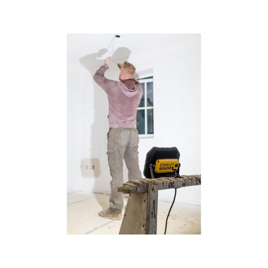 3000 LM įkraunama žibintas su  BLUETOOTH