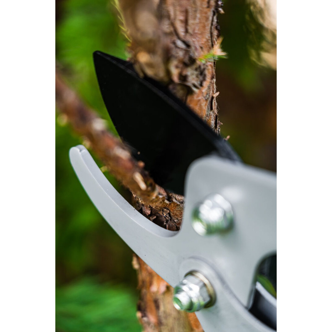 765 mm ilgio apėjimo žirklės, diapazonas iki 40 mm, pavara, didinanti spaudimo jėgą 60 %. 6