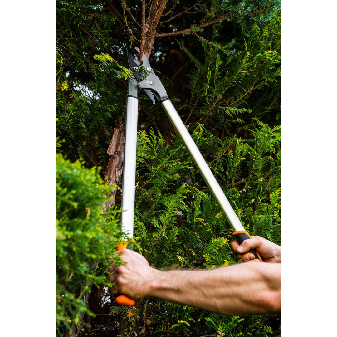 765 mm ilgio apėjimo žirklės, diapazonas iki 40 mm, pavara, didinanti spaudimo jėgą 60 %. 8