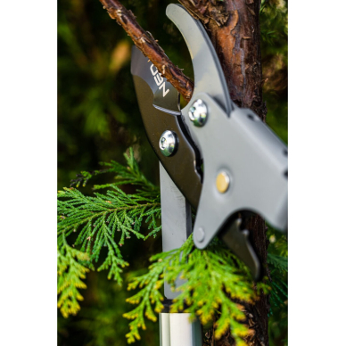 765 mm ilgio apėjimo žirklės, diapazonas iki 40 mm, pavara, didinanti spaudimo jėgą 60 %. 4