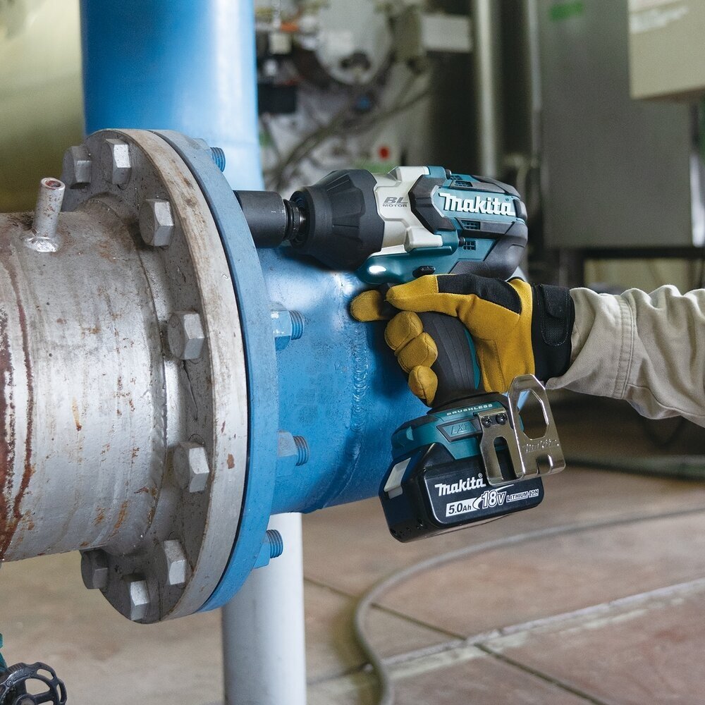 Akumuliatorinis smūginis veržliasukis LXT makita DTW1004Z 18V (be akum. ir be krov.) 14 Akumuliatorinis smūginis veržliasukis LXT makita DTW1004Z 18V (be akum. ir be krov.) 14