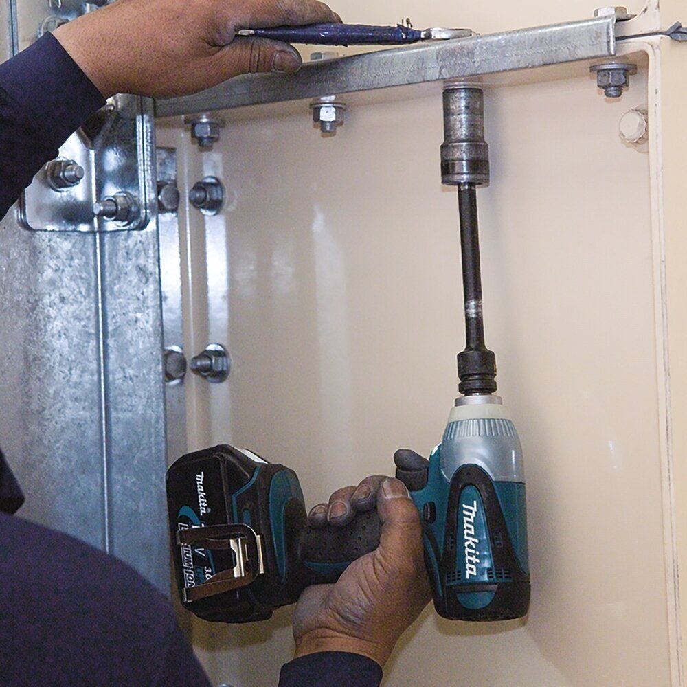 Akumuliatorinis smūginis veržliasukis Makita DTW251RMJ, 18V, 2x4.0Ah 2 Akumuliatorinis smūginis veržliasukis Makita DTW251RMJ, 18V, 2x4.0Ah 2