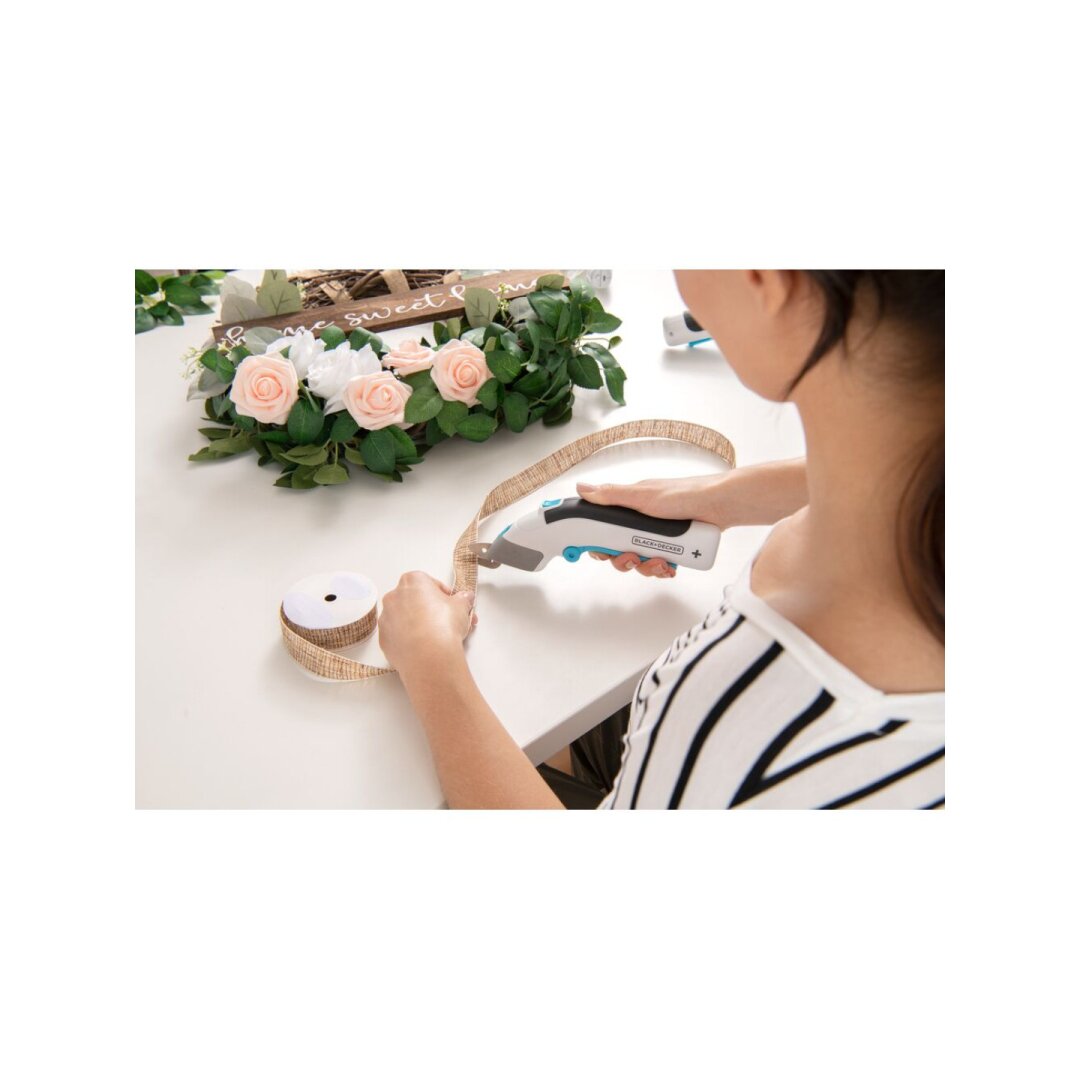 Akumuliatorinės universalios žirklės, 3.6V BCSC115-XJ, Integruotas Akumuliatorius 1,5 AH, Black&Decker 2 Akumuliatorinės universalios žirklės, 3.6V BCSC115-XJ, Integruotas Akumuliatorius 1,5 AH, Black&Decker 2