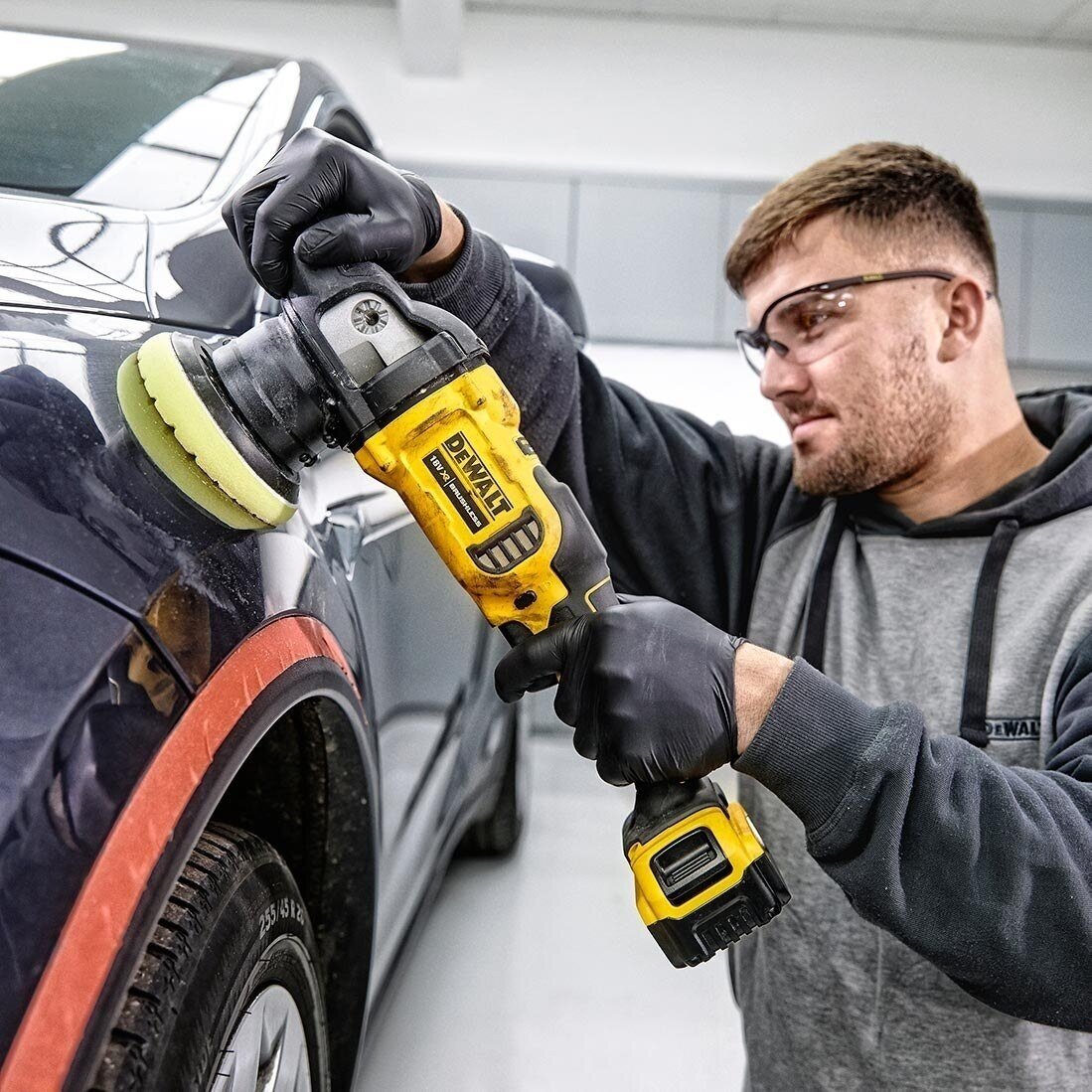 Akumuliatorinis poliruoklis DeWalt DCM848N-XJ; 18 V (be akum. ir be kroviklio) 1 Akumuliatorinis poliruoklis DeWalt DCM848N-XJ; 18 V (be akum. ir be kroviklio) 1