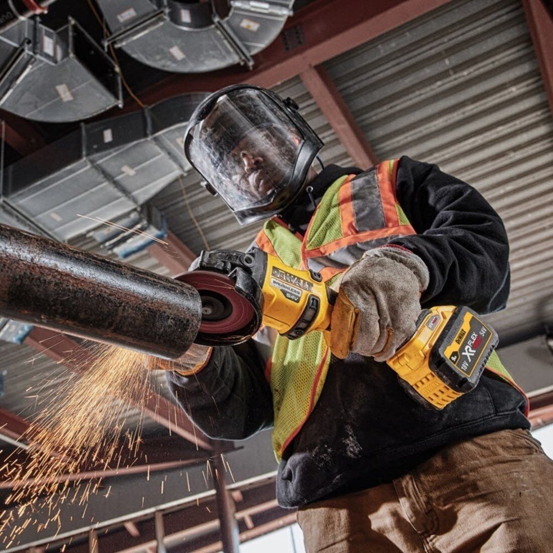 Akumuliatorinis kampinis šlifuoklis DeWalt DCG418T2-QW, 54 V, 2x6.0 Ah 3 Akumuliatorinis kampinis šlifuoklis DeWalt DCG418T2-QW, 54 V, 2x6.0 Ah 3