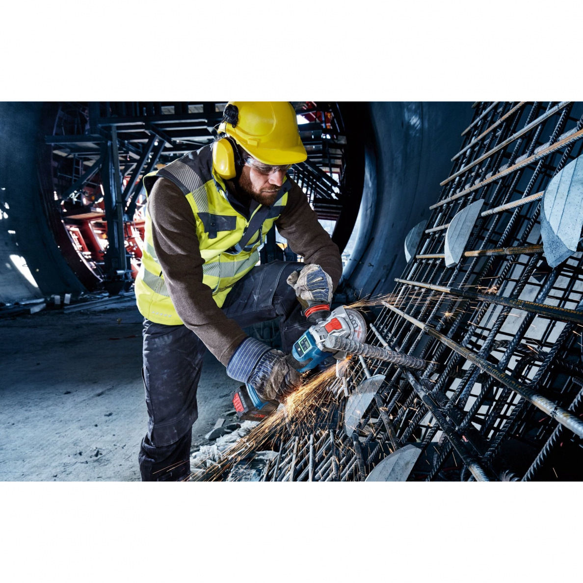 Akumuliatorinis kampinis šlifuoklis su X-LOCK Bosch GWX 18V-15 SC, LB 2x8.0PrC, CoMo, 18V-160 2 Akumuliatorinis kampinis šlifuoklis su X-LOCK Bosch GWX 18V-15 SC, LB 2x8.0PrC, CoMo, 18V-160 2