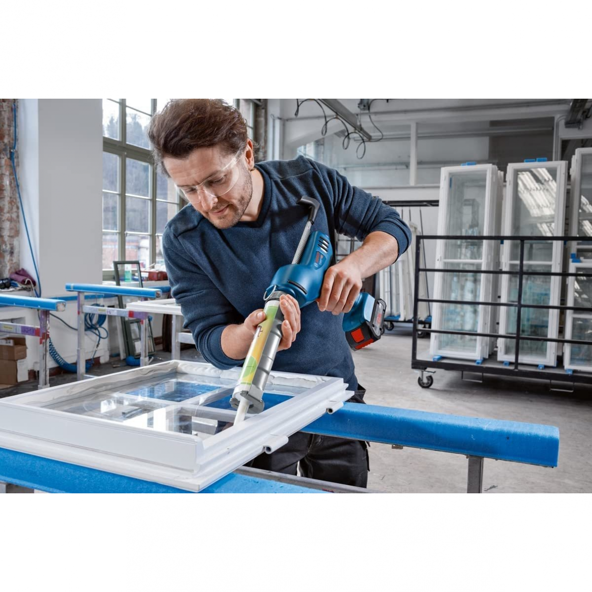 Akumuliatorinis sandarinimo pistoletas Bosch GCG 18V-310, 18 V, (be akum. ir krov.) 2 Akumuliatorinis sandarinimo pistoletas Bosch GCG 18V-310, 18 V, (be akum. ir krov.) 2