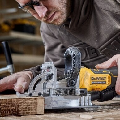 Akumuliatorinė griovelių freza DeWalt DCW682N-XJ, 18V (be akum. ir krov.) 2