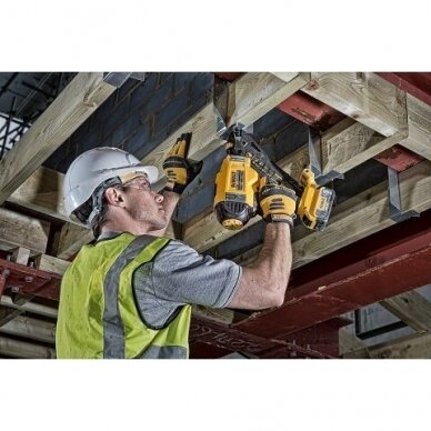 Akumuliatorinė viniakalė DeWalt DCN693P2-QW, 18V, 2x5.0Ah 2 Akumuliatorinė viniakalė DeWalt DCN693P2-QW, 18V, 2x5.0Ah 2