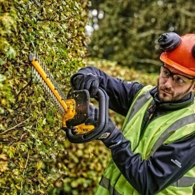 Akumuliatorinės gyvatovių žirklės DeWalt DCMHT563P1-QW, 55cm, 18V, 1x5Ah 1 Akumuliatorinės gyvatovių žirklės DeWalt DCMHT563P1-QW, 55cm, 18V, 1x5Ah 1