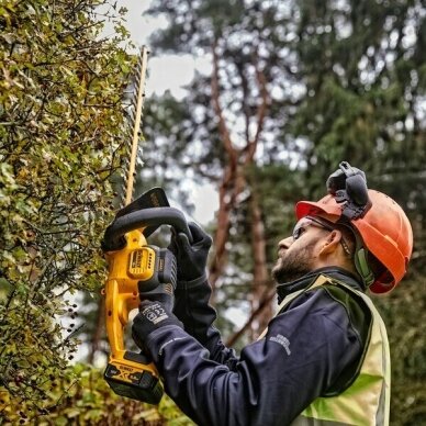 Akumuliatorinės gyvatovių žirklės DeWalt DCMHT563P1-QW, 55cm, 18V, 1x5Ah 2 Akumuliatorinės gyvatovių žirklės DeWalt DCMHT563P1-QW, 55cm, 18V, 1x5Ah 2