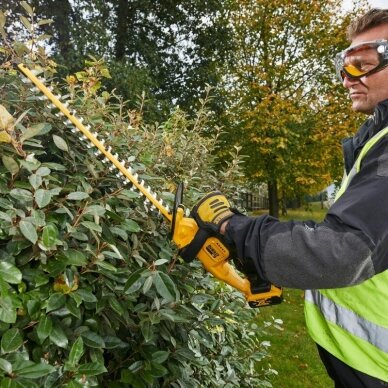 Akumuliatorinės gyvatvorių žirklės DeWalt DCM563PB, 18 V, (be akum. ir krov.) 2 Akumuliatorinės gyvatvorių žirklės DeWalt DCM563PB, 18 V, (be akum. ir krov.) 2