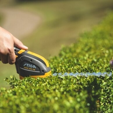 Akumuliatorinės žolės ir gyvatvorių žirklės STIGA SGM 102 AE, 10.8 V, 2.5 Ah 6 Akumuliatorinės žolės ir gyvatvorių žirklės STIGA SGM 102 AE, 10.8 V, 2.5 Ah 6