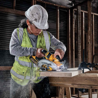 Akumuliatorinis diskinis pjūklas Dewalt DCS573NT-XJ; 18 V, (be akum.ir krov.) 2
