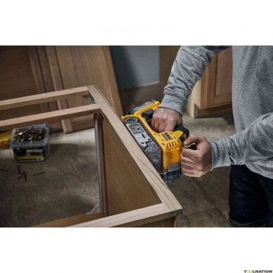 Akumuliatorinis juostinis šlifuoklis DeWalt DCW220P2-QW, 18V, 2x5Ah, 75x533mm, TSTAK 1 Akumuliatorinis juostinis šlifuoklis DeWalt DCW220P2-QW, 18V, 2x5Ah, 75x533mm, TSTAK 1