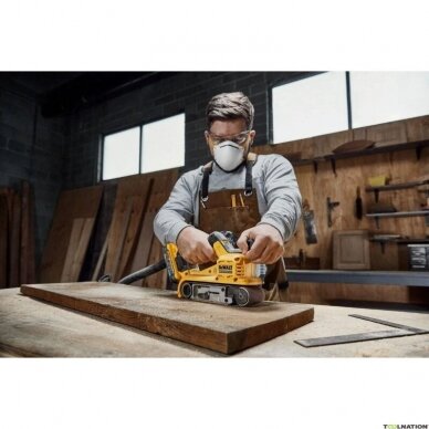 Akumuliatorinis juostinis šlifuoklis DeWalt DCW220P2-QW, 18V, 2x5Ah, 75x533mm, TSTAK 2 Akumuliatorinis juostinis šlifuoklis DeWalt DCW220P2-QW, 18V, 2x5Ah, 75x533mm, TSTAK 2