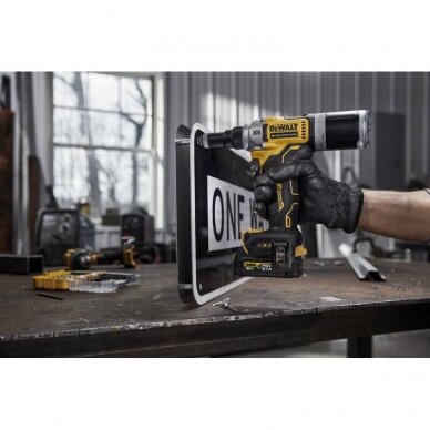 Akumuliatorinis kniediklis DeWalt DCF414E2GT-QW, 6.4mm, 18V, (2x1.7Ah) 8 Akumuliatorinis kniediklis DeWalt DCF414E2GT-QW, 6.4mm, 18V, (2x1.7Ah) 8