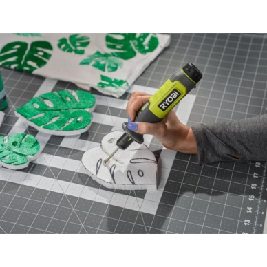 Akumuliatorinis peilis RYOBI RHC4-0, 4 V (be akum. ir krov.) 4 Akumuliatorinis peilis RYOBI RHC4-0, 4 V (be akum. ir krov.) 4