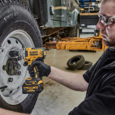 Akumuliatorinis smūginis veržliasukis DeWalt DCF891N-XJ, 18 V, (be akum. ir krov.) 2 Akumuliatorinis smūginis veržliasukis DeWalt DCF891N-XJ, 18 V, (be akum. ir krov.) 2