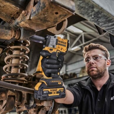 Akumuliatorinis smūginis veržliasukis DeWalt DCF923N-XJ, 18 V (be akum. ir krov.) 1