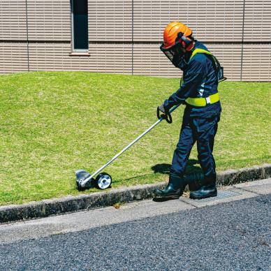 Akumuliatorinis XGT ® pakraščių atkirtėjas Makita UE001GZ, be akumuliatorių ir kroviklio 13 Akumuliatorinis XGT ® pakraščių atkirtėjas Makita UE001GZ, be akumuliatorių ir kroviklio 13