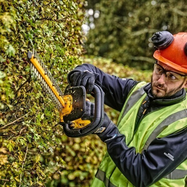 Akumuliatorinės gyvatovių žirklės DeWalt DCMHT563P1-QW, 55cm, 18V, 1x5Ah 1 Akumuliatorinės gyvatovių žirklės DeWalt DCMHT563P1-QW, 55cm, 18V, 1x5Ah 1