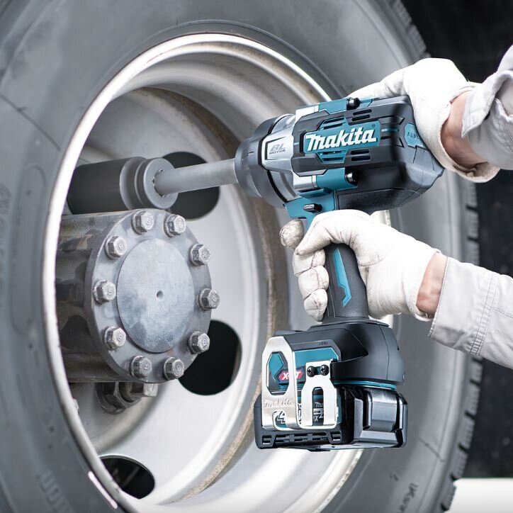 Akumuliatorinis smūginis veržliasukis MAKITA TW011G, 3/4", 40V, 1500 Nm (be akum. ir krov.) 1 Akumuliatorinis smūginis veržliasukis MAKITA TW011G, 3/4", 40V, 1500 Nm (be akum. ir krov.) 1