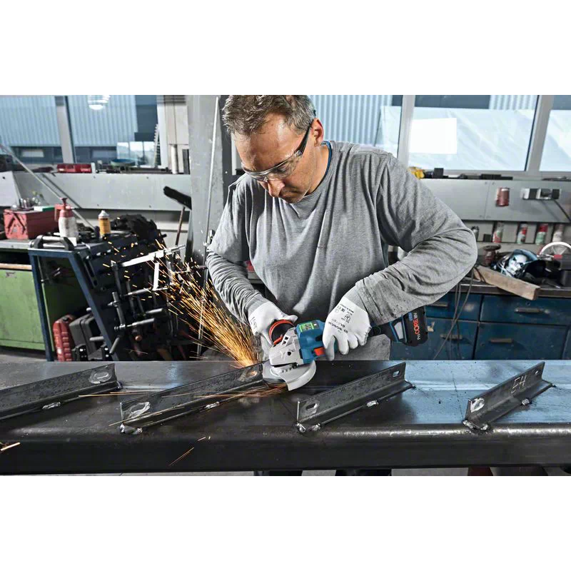 Akumuliatorinis kampinis šlifuoklis Bosch GWS 18V-15 SC, 18 V, 2x8.0 Ah, professional 1 Akumuliatorinis kampinis šlifuoklis Bosch GWS 18V-15 SC, 18 V, 2x8.0 Ah, professional 1