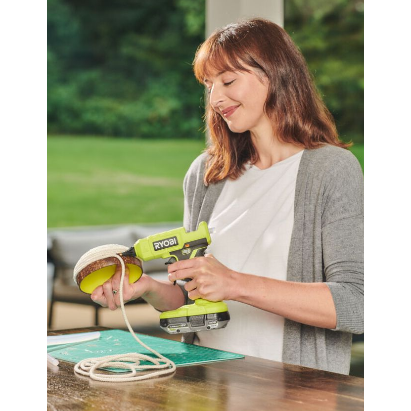 Akumuliatorinis klijų pistoletas Ryobi RGLU18-0, 18 V (be akum. ir krov.) 1 Akumuliatorinis klijų pistoletas Ryobi RGLU18-0, 18 V (be akum. ir krov.) 1