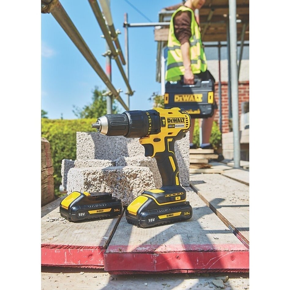 Akumuliatorinis smūginis suktuvas-gręžtuvas DeWalt DCD778L2T-QW, 18 V, 2x3.0 Ah 1 Akumuliatorinis smūginis suktuvas-gręžtuvas DeWalt DCD778L2T-QW, 18 V, 2x3.0 Ah 1