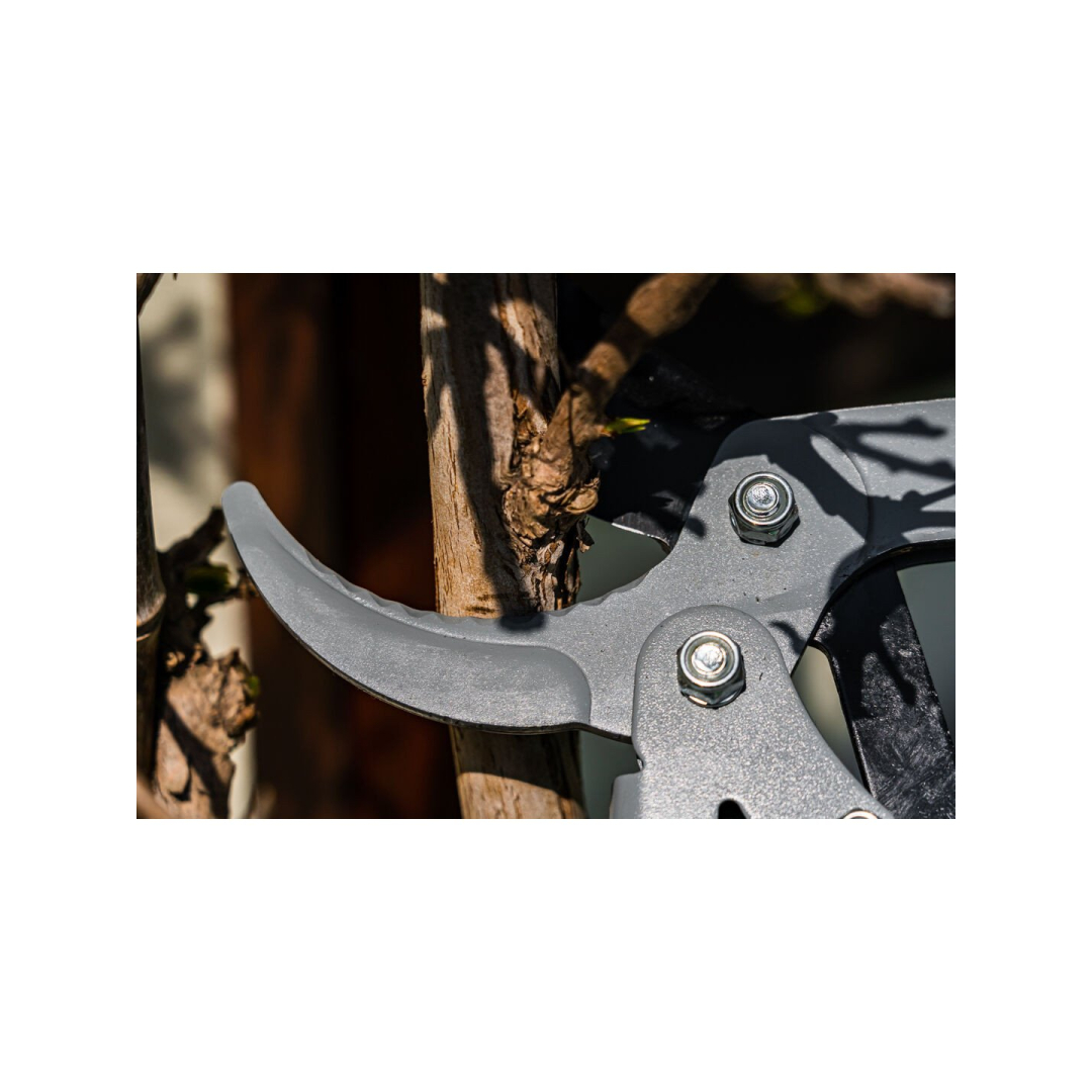 Aplenkimo žirklės 710 mm, diapazonas iki 45 mm, pavara, padidinanti spaudimo jėgą 30 %. 5