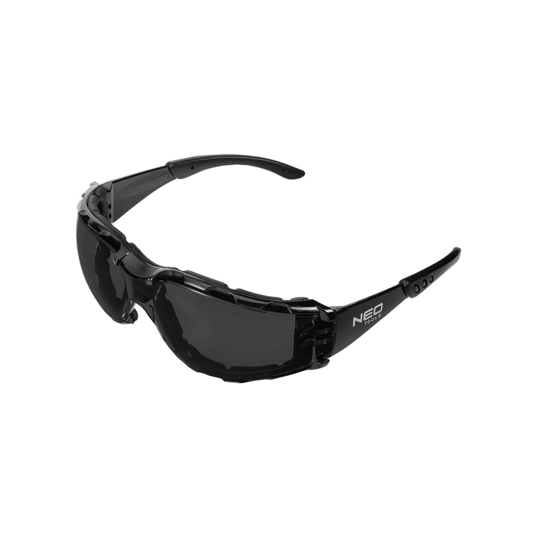 Apsauginiai akiniai su putplasčio įdėklu, tamsinti lęšiai, atsparumo klasė FT