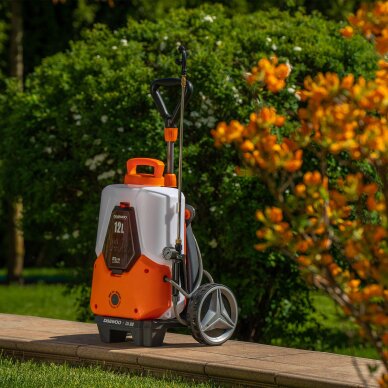 Akumuliatorinis sodo purkštuvas DAEWOO DSA 1221Li SET 17 Akumuliatorinis sodo purkštuvas DAEWOO DSA 1221Li SET 17