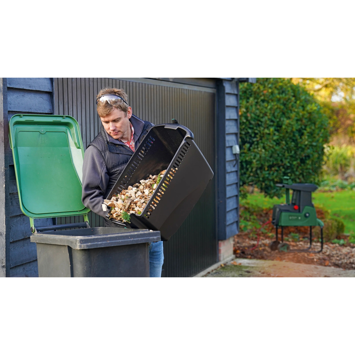 Elektrinis šakų smulkintuvas Bosch AXT 25 TC, 2500 W, 060080330C 2 Elektrinis šakų smulkintuvas Bosch AXT 25 TC, 2500 W, 060080330C 2