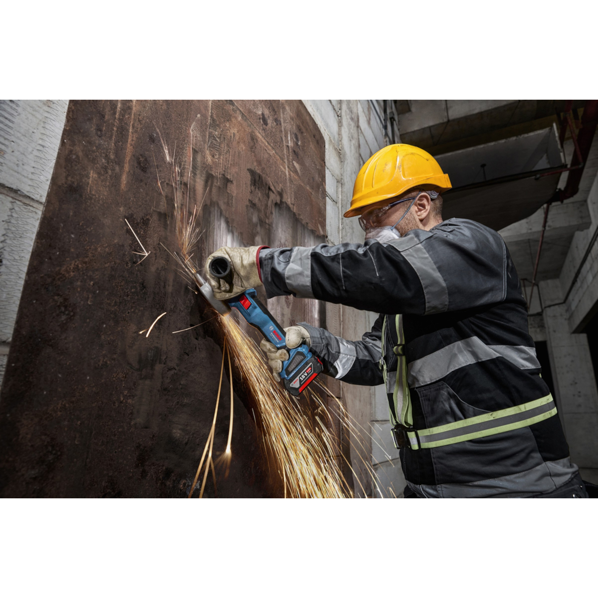 Akumuliatorinis kampinis šlifuoklis Bosch GWS 18V-11, 18V, 2x5.0Ah, 06019N4103 1 Akumuliatorinis kampinis šlifuoklis Bosch GWS 18V-11, 18V, 2x5.0Ah, 06019N4103 1