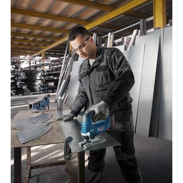 Akumuliatorinis siaurapjūklis Bosch GST 18V-125 B, 18V (be akum. ir krov.) 06015B3001 1