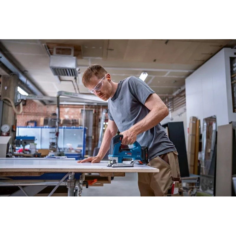 Akumuliatorinis siaurapjūklis Bosch GST 18V-155 BC, 18 V (be akum. ir krov.) 06015B1001 1 Akumuliatorinis siaurapjūklis Bosch GST 18V-155 BC, 18 V (be akum. ir krov.) 06015B1001 1