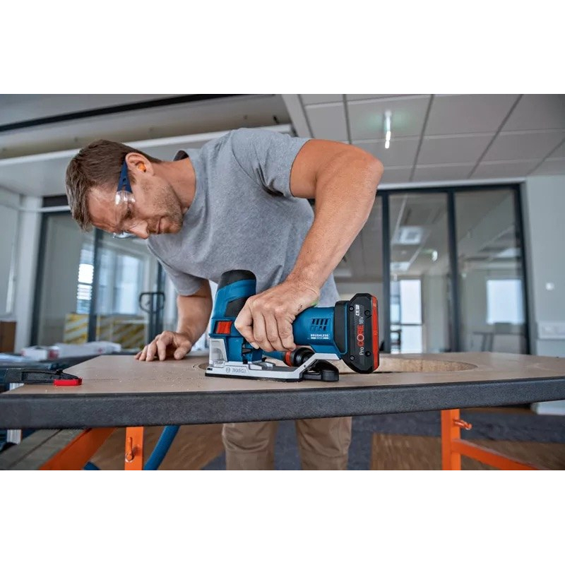 Akumuliatorinis siaurapjūklis Bosch GST 18V-155 SC, 18V, 2x4.0Ah, 06015B0002 1