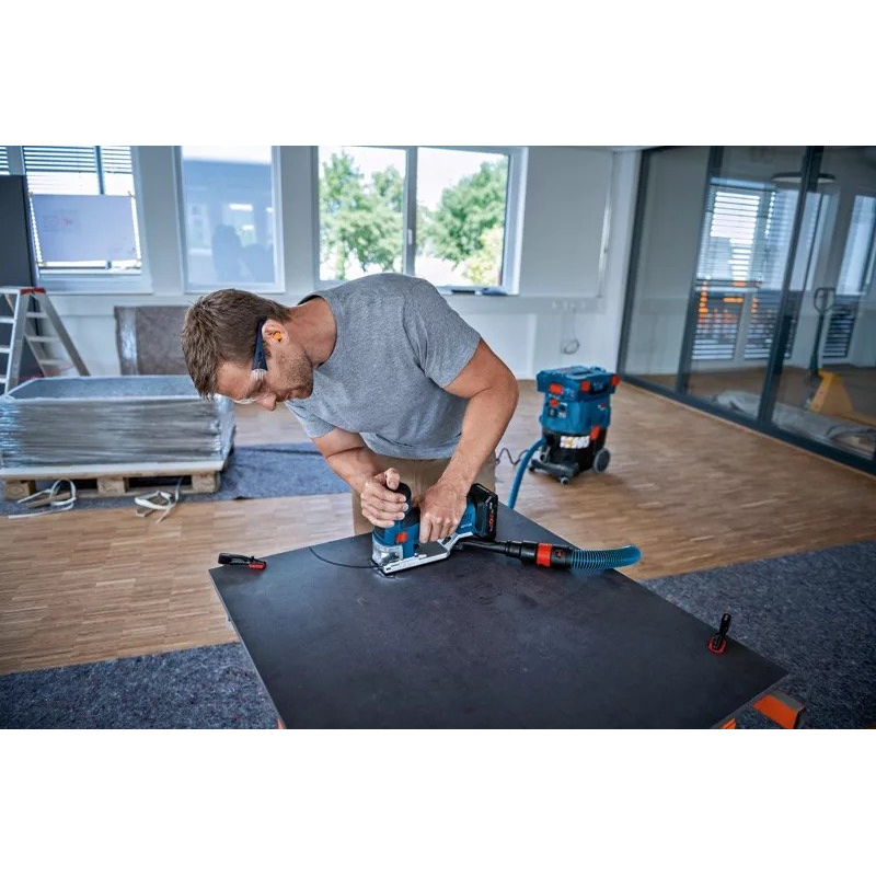 Akumuliatorinis siaurapjūklis Bosch GST 18V-155 SC, 18V (be akum. ir krov.) 06015B0001 1