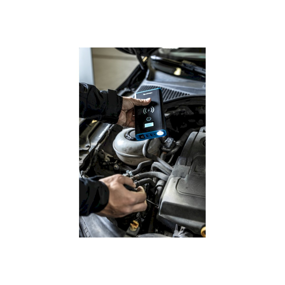 Daugiafunkcinis įkroviklis-paleidėjas 12V 400A (Li-Po 10000mAh) su 10W belaidžiu krovimu 3 Daugiafunkcinis įkroviklis-paleidėjas 12V 400A (Li-Po 10000mAh) su 10W belaidžiu krovimu 3