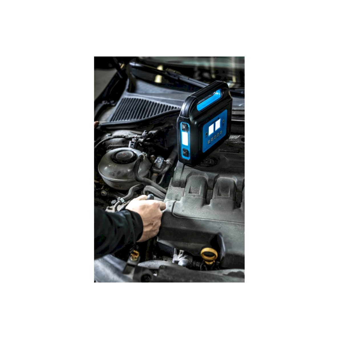 Daugiafunkcinis įkroviklis-paleidėjas 12V 400A (Li-Po 10000mAh) su integruotu kompresoriumi 6 Daugiafunkcinis įkroviklis-paleidėjas 12V 400A (Li-Po 10000mAh) su integruotu kompresoriumi 6