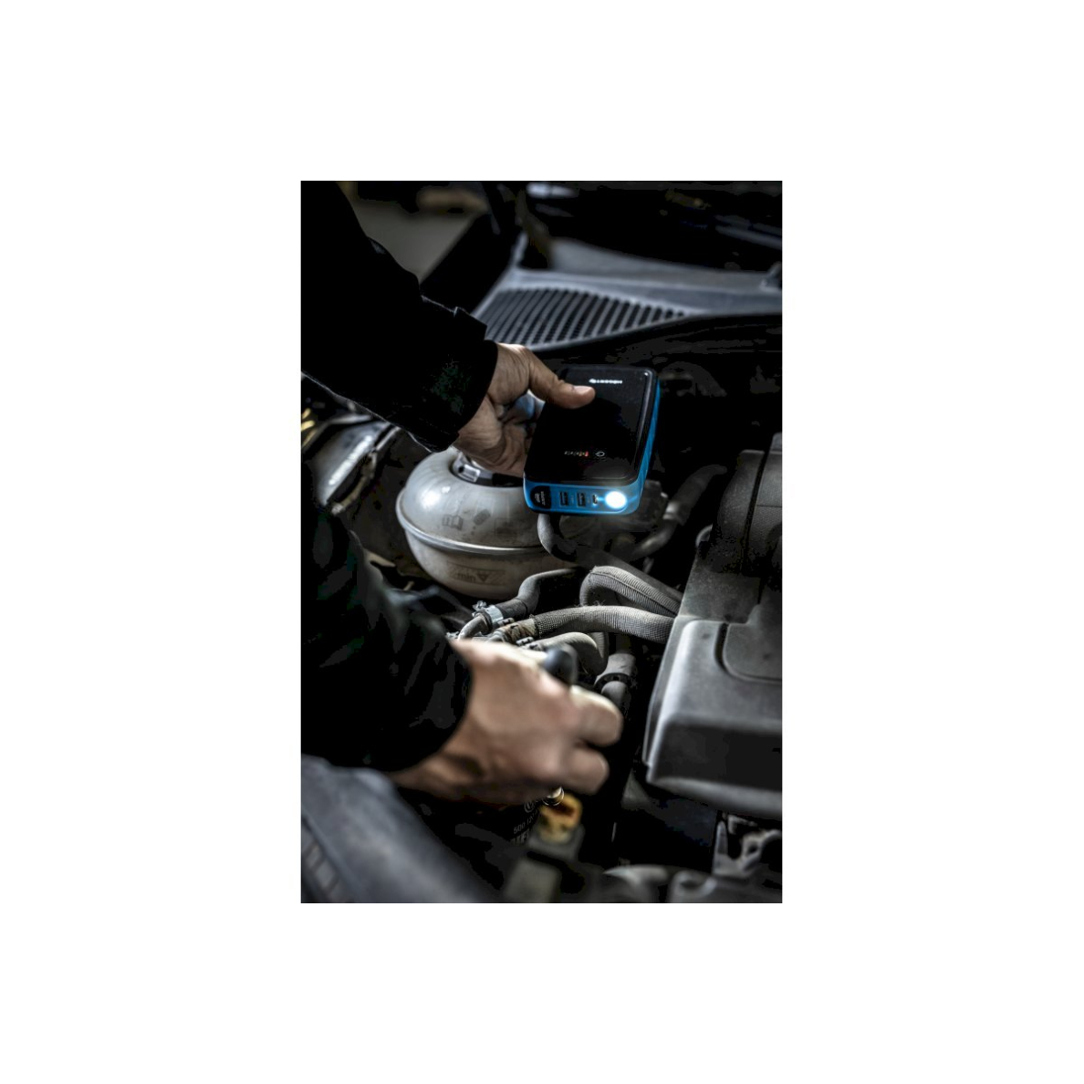 Daugiafunkcinis įkroviklis-paleidėjas 12V 400A (Li-Po 10600mAh) 3 Daugiafunkcinis įkroviklis-paleidėjas 12V 400A (Li-Po 10600mAh) 3