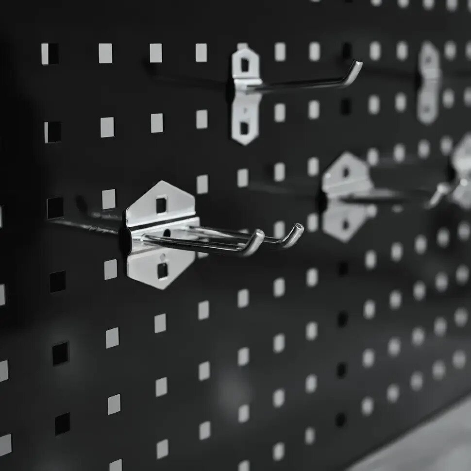 Darbastalis mediniu stalv. su perf. sienele 2