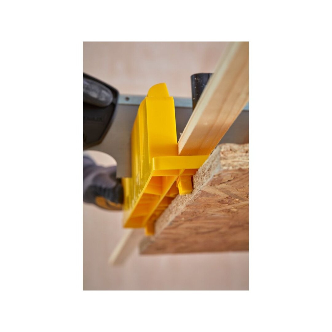 Dėžutė kampams su pjūklu 3