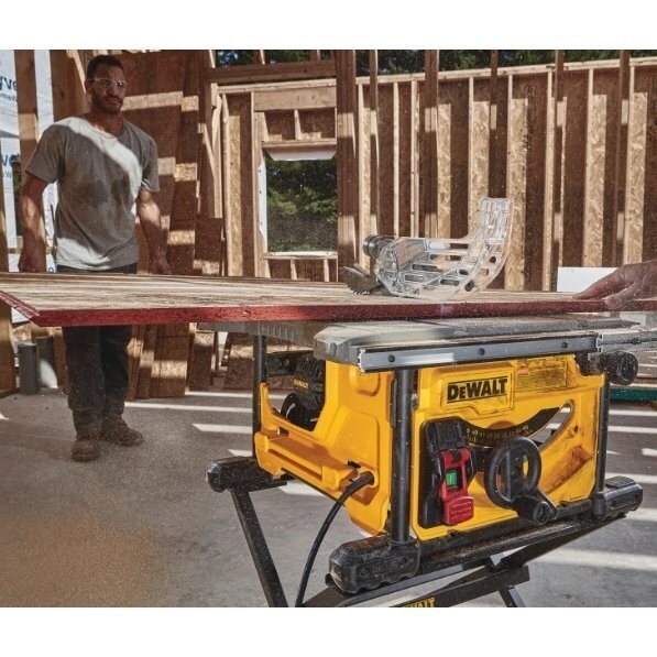 Išilginio pjovimo staklės DeWALT DWE7485, 210 mm, 1,85 kW 4 Išilginio pjovimo staklės DeWALT DWE7485, 210 mm, 1,85 kW 4