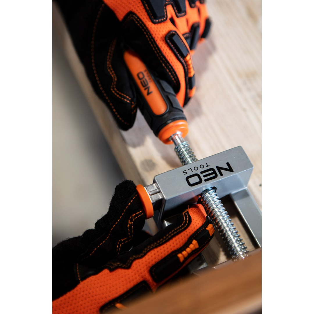 Dvigubas kampinis spaustukas 4 Dvigubas kampinis spaustukas 4