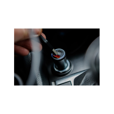 Dviejų prievadų automobilinis įkroviklis 2