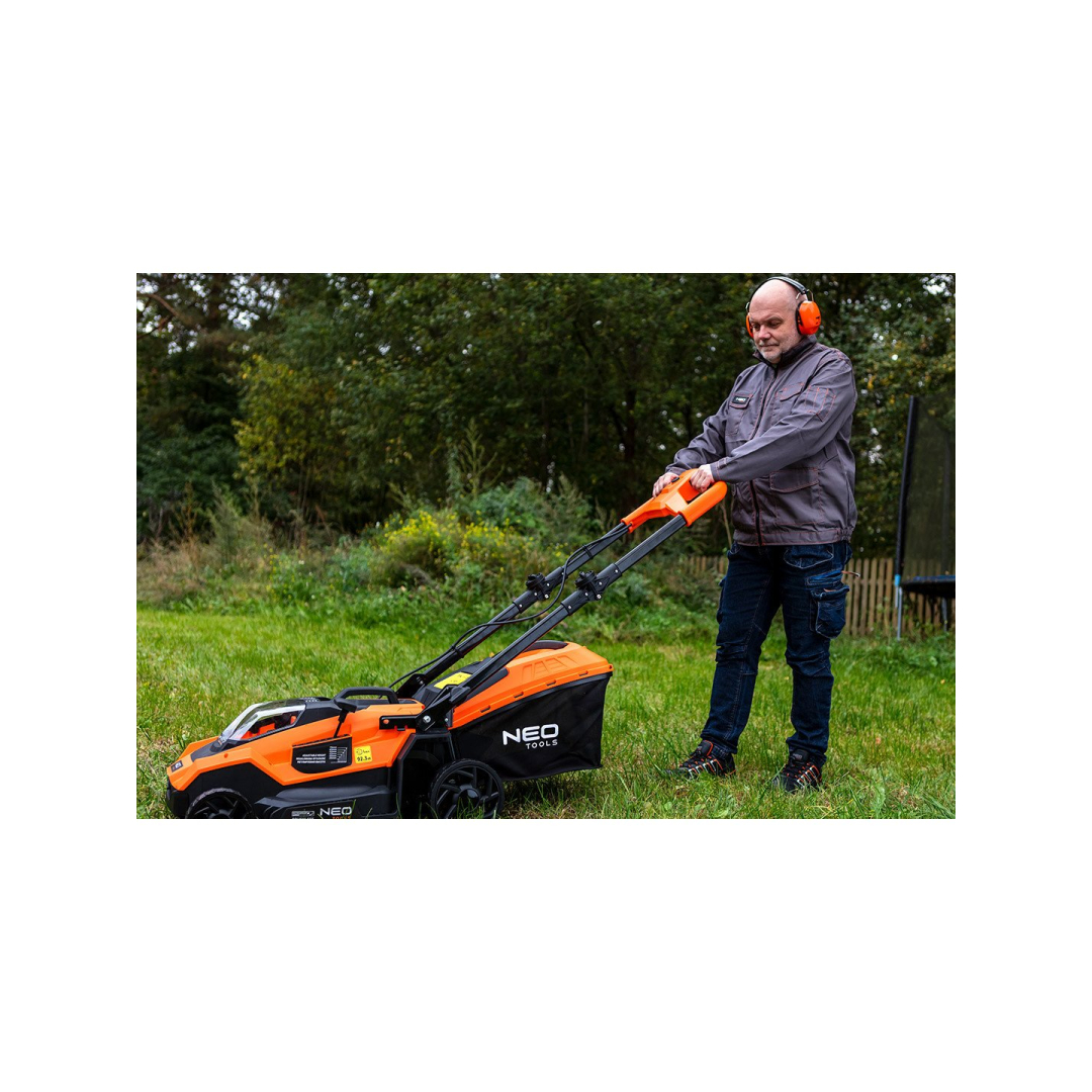 Earmuff protector 4 Earmuff protector 4