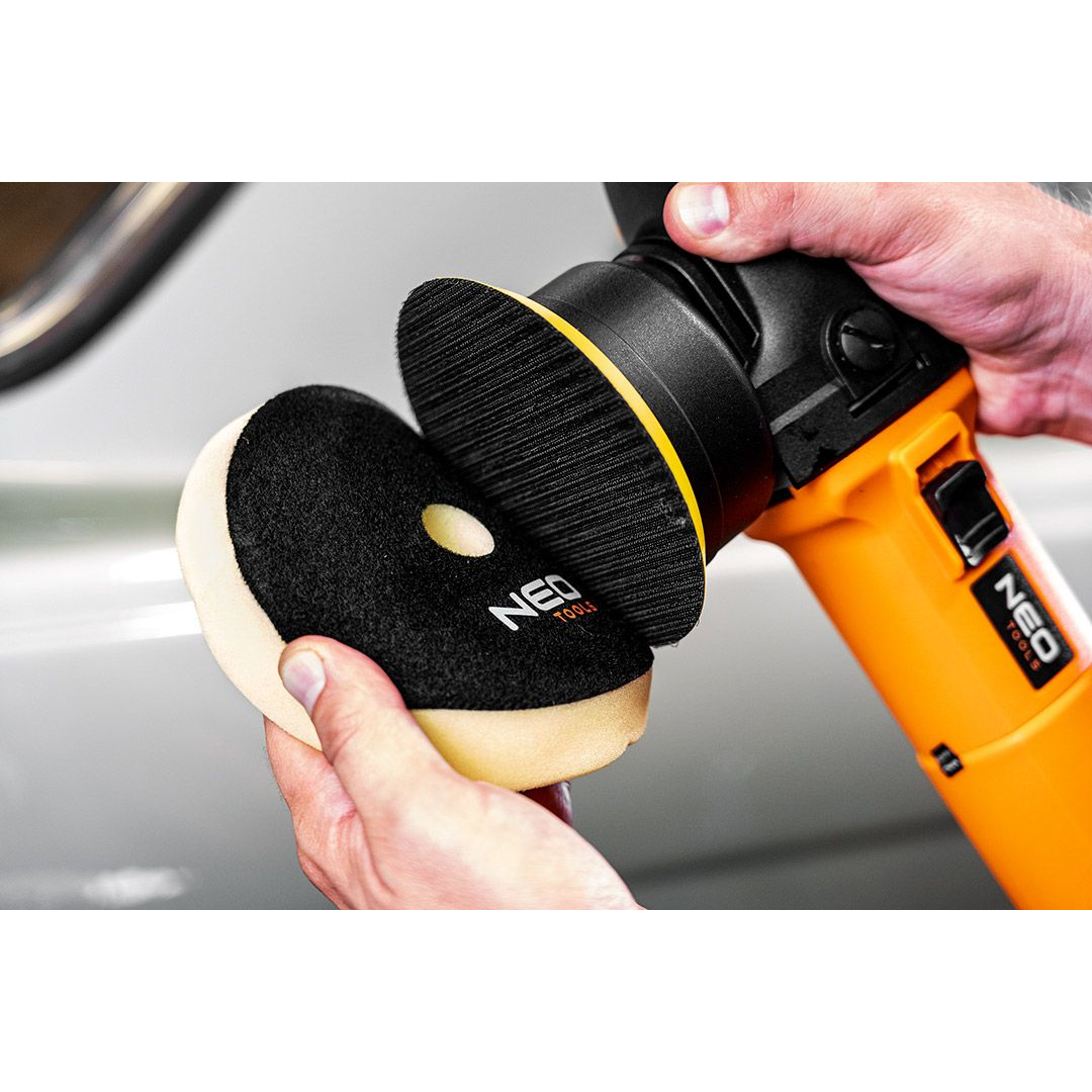 Elektrinis poliruoklis GRAPHITE 04-700, 710 W, 125 mm 7 Elektrinis poliruoklis GRAPHITE 04-700, 710 W, 125 mm 7