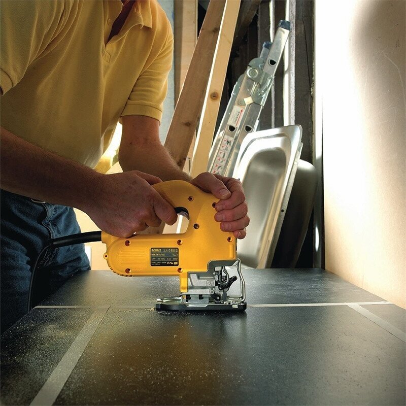 Elektrinis siaurapjūklis DeWalt DW341K-QS, 550W 3 Elektrinis siaurapjūklis DeWalt DW341K-QS, 550W 3